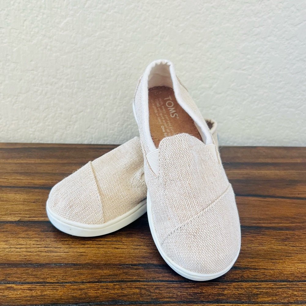 🎀 TOMS 💕 Girls Shoes Size Youth 12 🎀